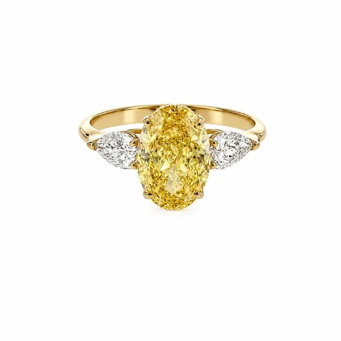 Ring - 14 kt. Yellow gold - 4.17ct. tw. Yellow Diamond (Fancy coloured lab-grown diamond) - Diamond
