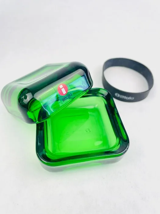 Iittala - Anu Penttinen - Jewellery box - Display cabinet - High-quality lead-free crystal glass. - Emerald-green design jewel