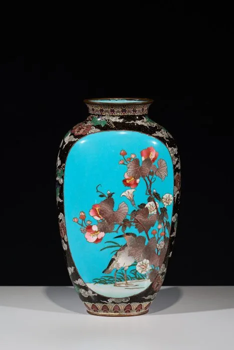 Vase - Enamel, A beautiful cloisonné enamel vase with birds and flowers - Japan - Meiji period (late 19th century)
