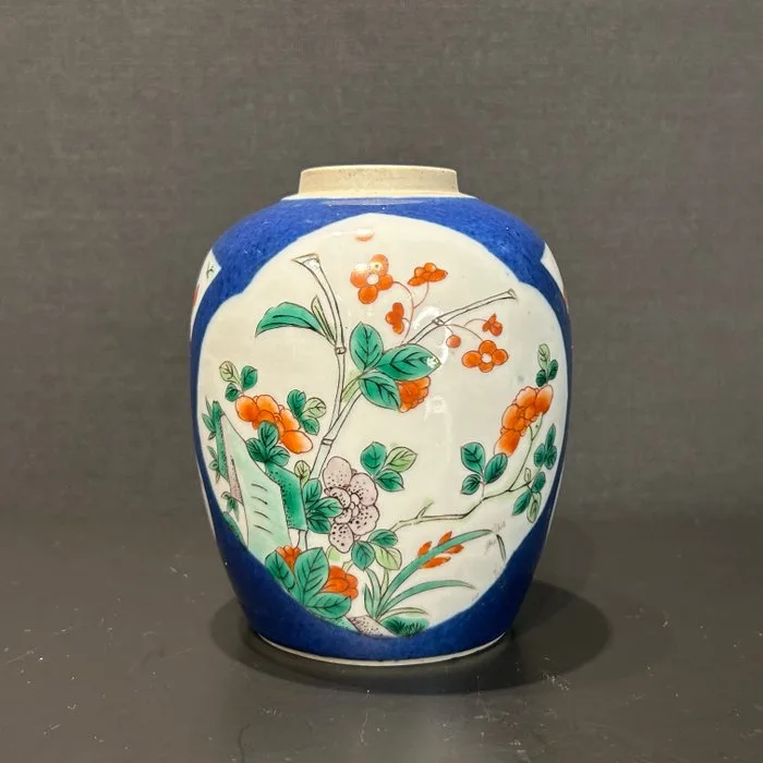 Lidded vase - Porcelain - China - Qing Dynasty (1644-1911) - Powder blue wucai jar
