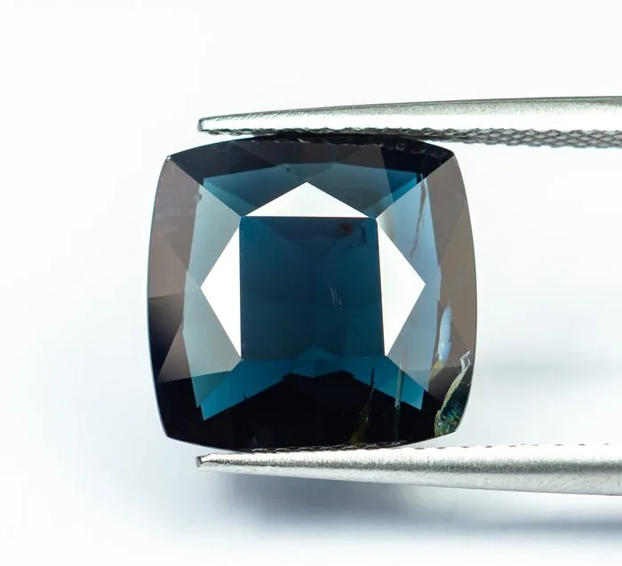 Sapphire - 7.56 ct - Gemological Institute of America (GIA) - Dark Blue (No Heat)