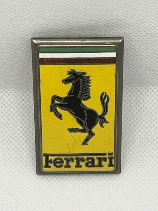 Rare 1960s Ferrari Enamel Badge with lovely patina - Ferrari - 1965