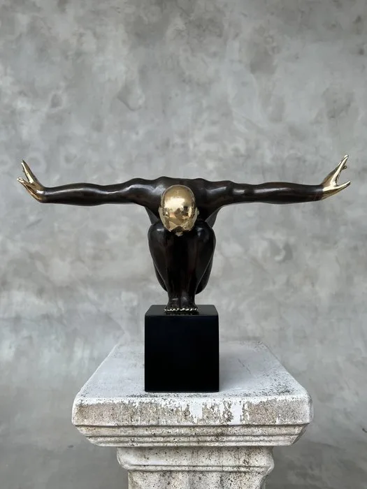 Sculpture, Bronze Statue of an Olympic Swimmer Dark Bronze with Polished Accents - 26 cm - Bronze