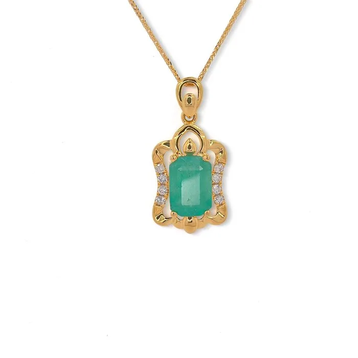 Necklace with pendant - 14 kt. Yellow gold - 1.05ct. tw. Emerald - Diamond