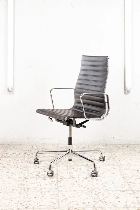 Vitra - Charles & Ray Eames - Office chair - Aluminium Chair EA 119 - Leather, Aluminium