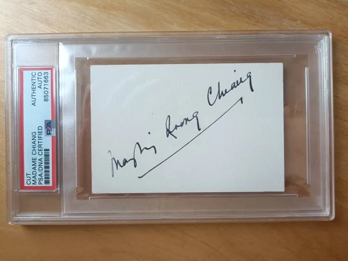 Soong May-ling [Madame Chiang Kai-Shek] 宋美齡 - Hand signed card PSA/DNA double certified with COA - 1950