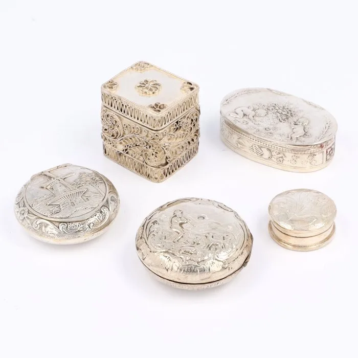 o.a. H. Hooijkaas. - Peppermint box (5) -.800 silver,.833 silver,.925 silver
