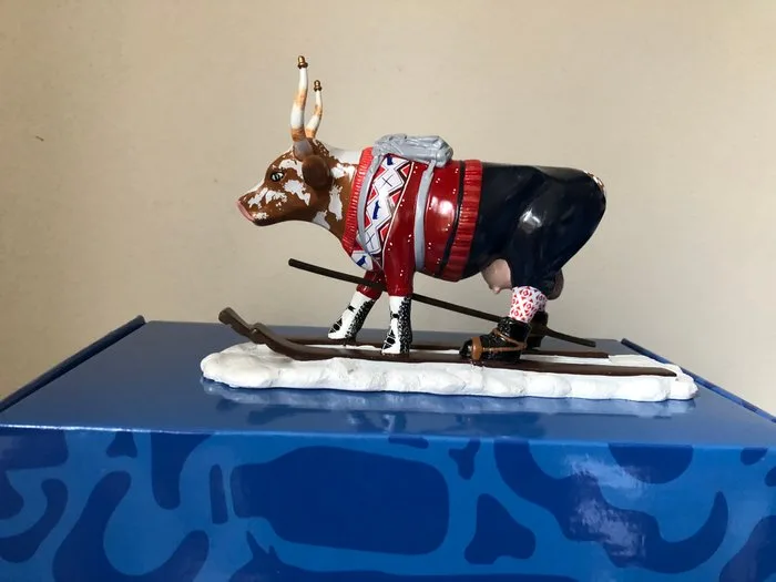 Figurine - Cow Parade. Cowparade. The Ski Cow. - Polyresin