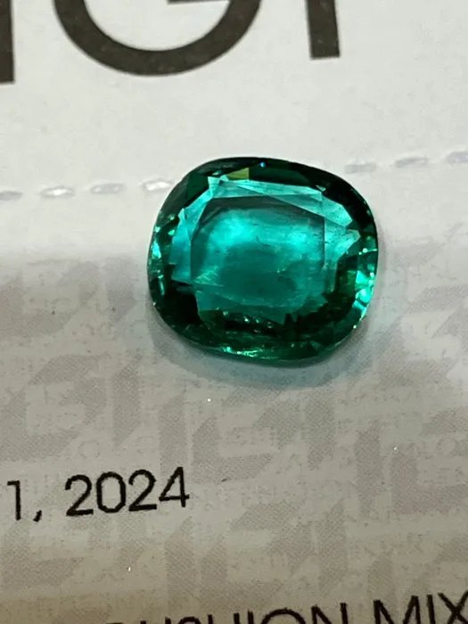 1 pcs Green Emerald - 2.11 ct - International Gemological Institute (IGI)