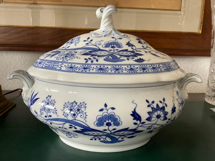 Hutschenreuther - Zwiebelmuster - Dish - XXL Suppenterrine 4 Liter - Porcelain