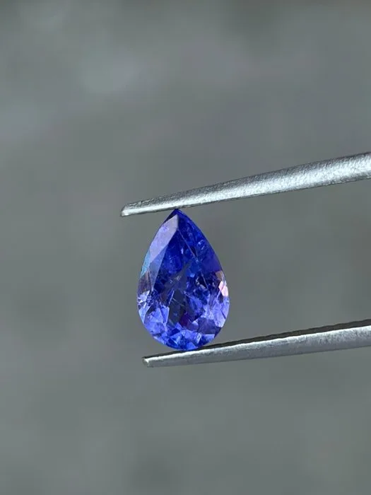 1 pcs Blue, Violet Tanzanite - 1.01 ct - International Gemological Institute (IGI)