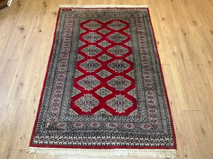 Exquisite, hand-knotted Bukhara Oriental rug with characteristic guls and a fine signature. - Rug - 196 cm - 130 cm