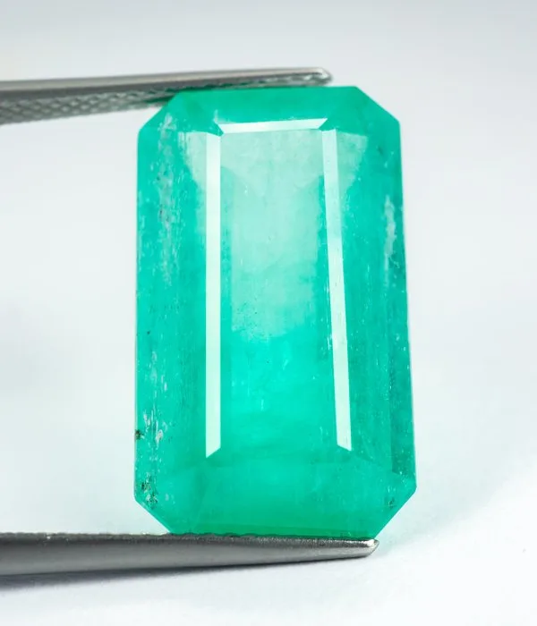 Emerald - 15.24 ct - Gem Report Antwerp (GRA) - Green (Minor Oil)