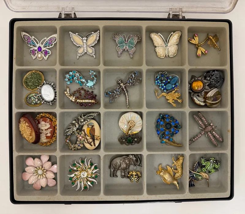 Collection of Vintage Costume Jewellery Brooches