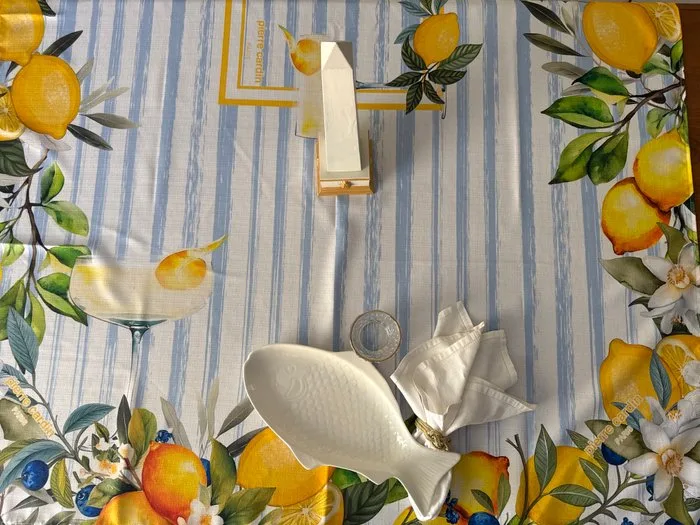 pierre cardin paris - Very beautiful tablecloth, limoncello Spritz, vanilla flowers and blueberries - Tablecloth - 170 cm - 135 cm