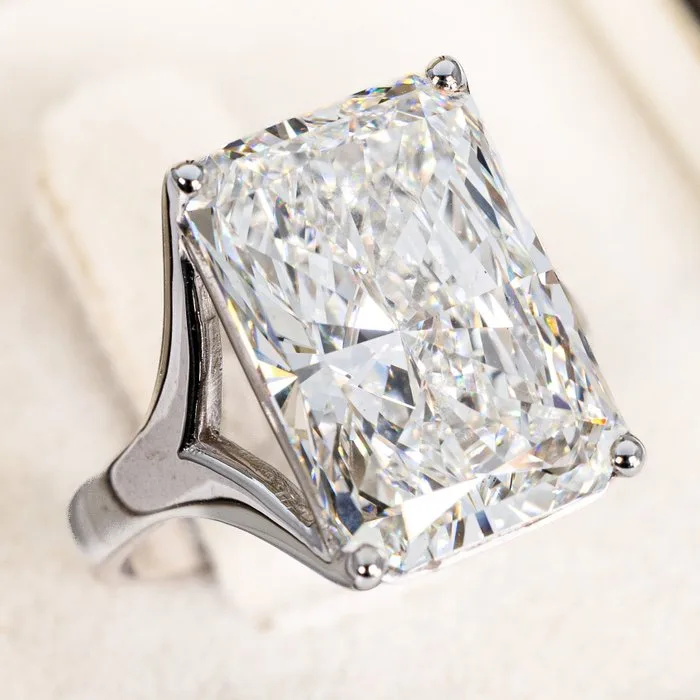 Ring - 18 kt. White gold - 11.22ct. tw. Diamond (Lab-grown) - F VS1 IGI Certified