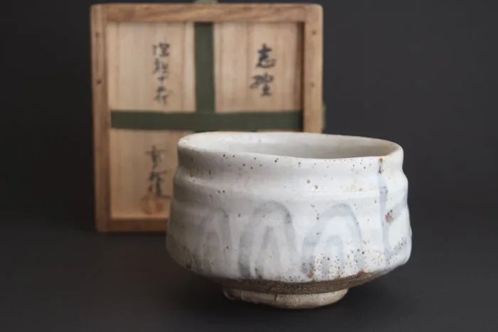 Shino Tea Bowl - Kato Keishu - 12th-Gen Cultural Property Holder - Tomobako - Japan - Shōwa period (1926-1989)