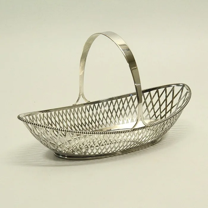 Antieke (1918) hengselmand (brood, koekjes, fruit) - HANDWERK - Begeer - Bread basket - Openwork cut and beaded edge. -.835 silver - Solid silver