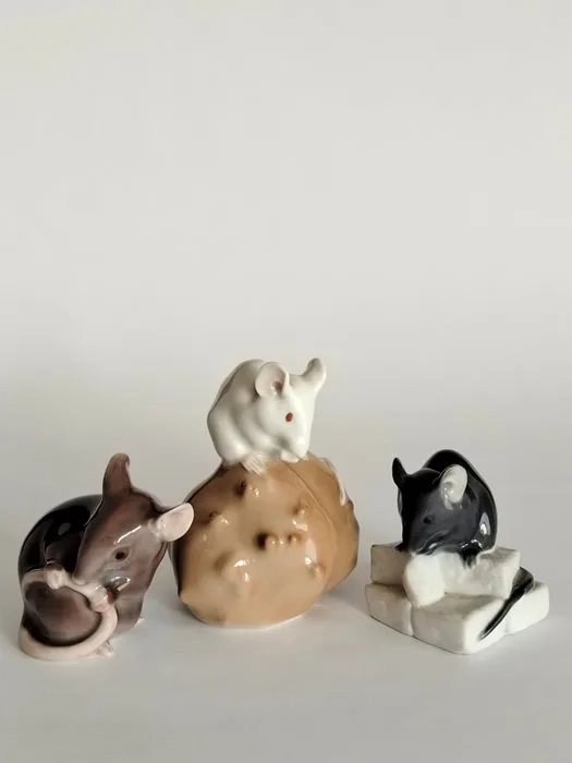 Royal Copenhagen, Bing & Grondahl - Figurine - Royal Copenhagen & Bing & Grøndahl – Three Danish Porcelain Mouse Figurines (3) - Porcelain