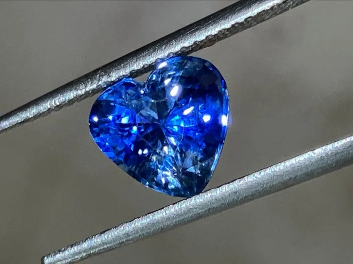 1 pcs Blue Sapphire - 2.56 ct - Gemological Institute of America (GIA)
