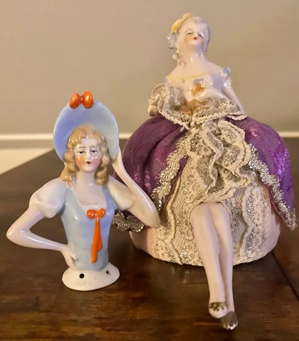 Figurine - Porcelain half-dolls (one pincushion doll) (2) - Porcelain, Textile, Lace