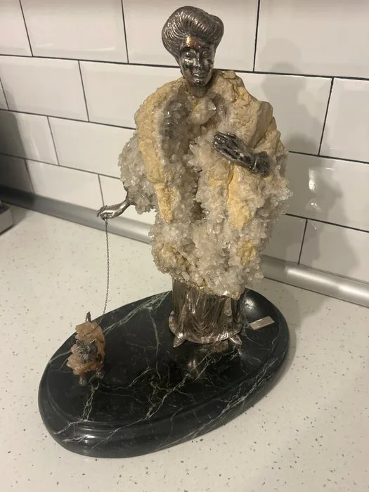 Sculpture, Dama con perrito - 35 cm - Metal, Mineral