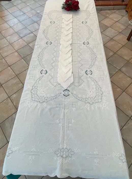 ricami fatti a mano - Ancient handmade work in Sicilian spilatino (from the 1500s) and Burano lace. - Tablecloth (13) - 2.55 cm - 1.65 cm - Tablecloths and napkins