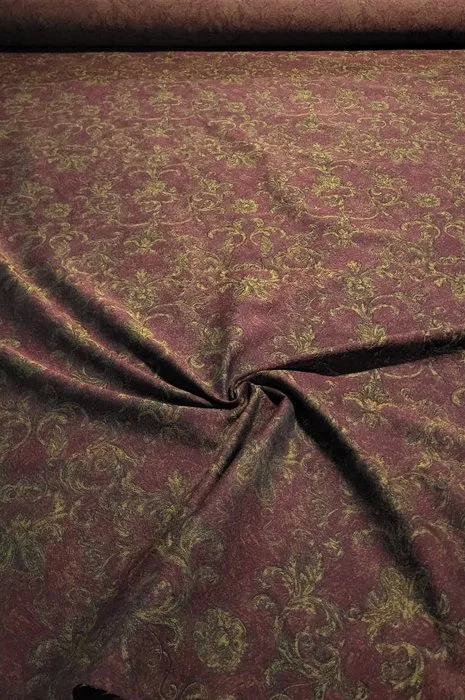 Court Reflections: Baroque Damask in Bordeaux and Burnished Gold. - Textile - 600 cm - 140 cm