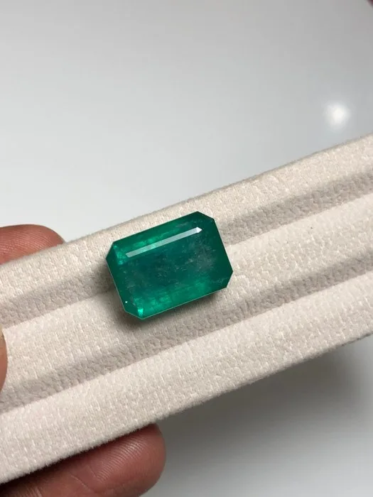1 pcs Green Emerald - 19.14 ct - International Gemological Institute (IGI) - Rare Large Minor