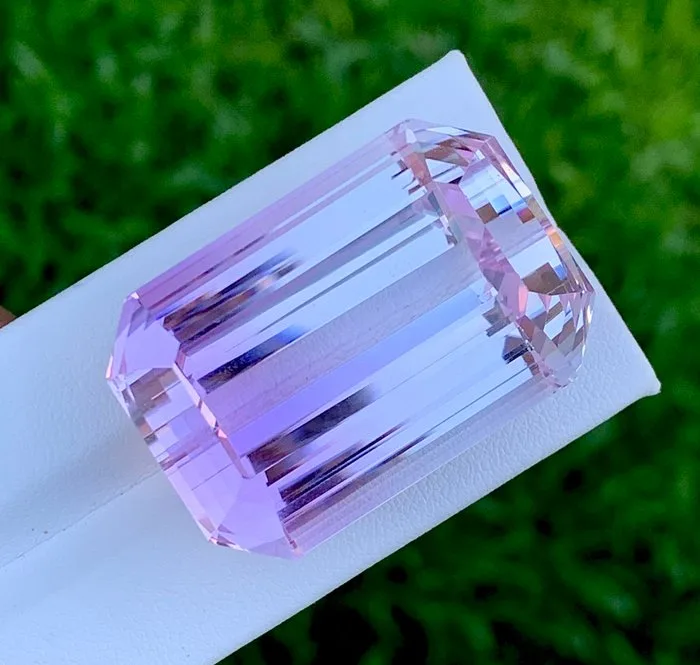 1 pcs Pink Kunzite - 169.24 ct - International Colored Gemstone Association (ICA GemLab)