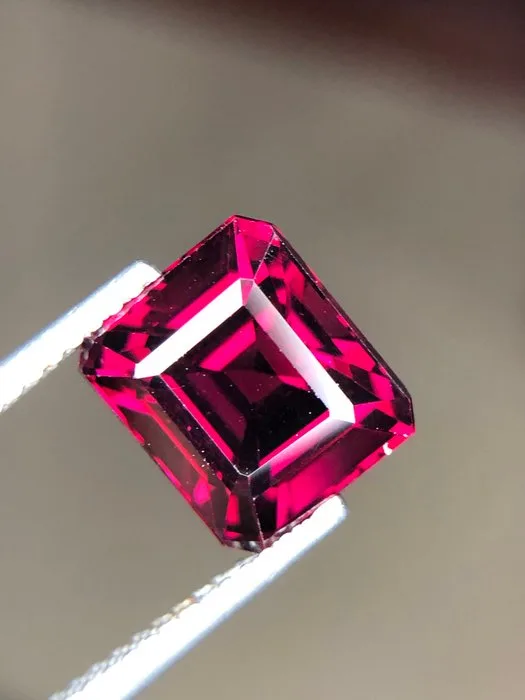 1 pcs Red, Purple Garnet - 4.65 ct - International Colored Gemstone Association (ICA GemLab) - Lovely red piece 1462