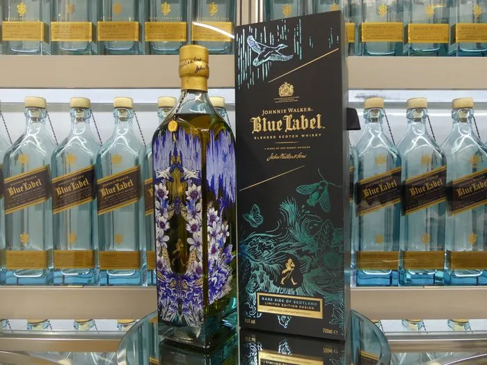 Johnnie Walker Blue Label Rare Side of Scotland Limited Edition Design - b. 2019 - 700ml