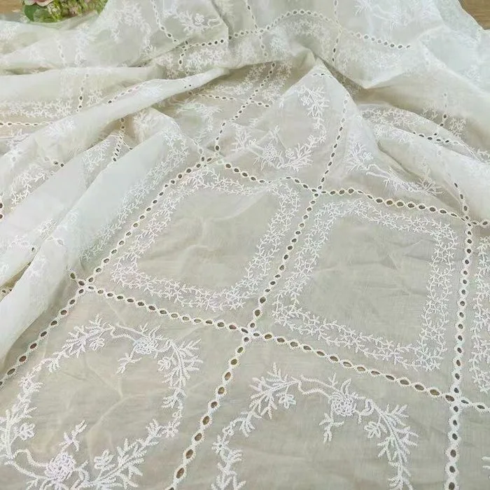 Upholstery fabric - 400 cm - 135 cm - Silk-like embroidered