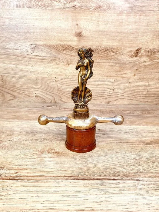 Bonnet ornament (1) - Birth of Venus - 1920-1930