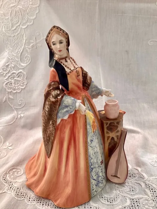 Royal Doulton - Pauline Parsons - Figure - Jane Seymour - Henry VIII and his six wives - English fine China