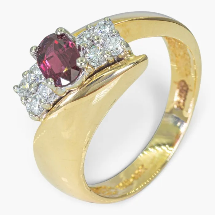 Ring - 14 kt. HRD - Unheated ruby, Yellow gold - 0.85ct. tw. Diamond (Natural) - Ruby