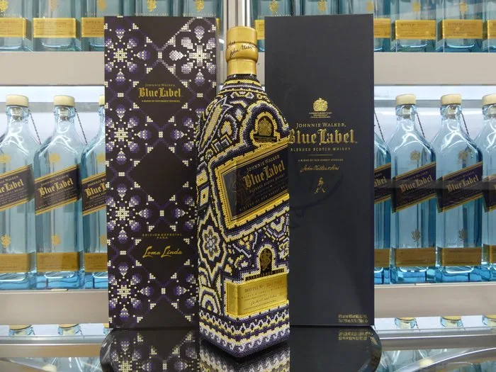 Johnnie Walker Blue Label Loma Linda Limited Edition from Mexico - Handmade bottle Huichol design with plastic - 750ml