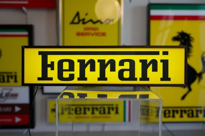 Modena Classics - Ferrari illuminated sign - Lightbox - Plastic, Wood, Metal