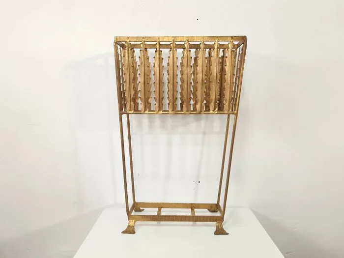 Umbrella stand/rack - Golden metal magazine rack and umbrella stand in Art Deco and classical Regency style - Gilt brass - Asymmetric umbrella stand