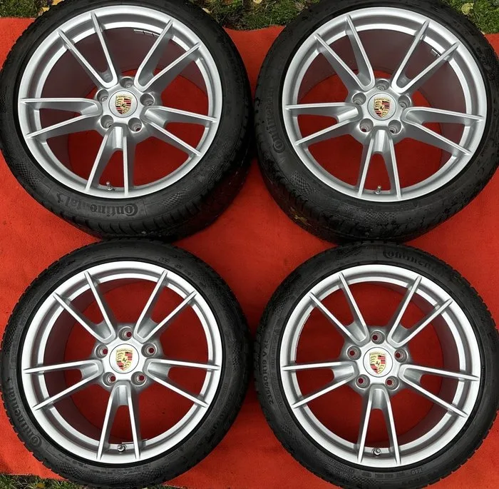 Car part (4) - Porsche - Porsche 992 orginele 19/20 inch Velgen met winterbanden - After 2000