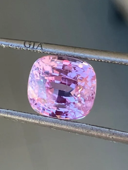 1 pcs Sapphire - 4.05 ct - Gemological Institute of America (GIA)