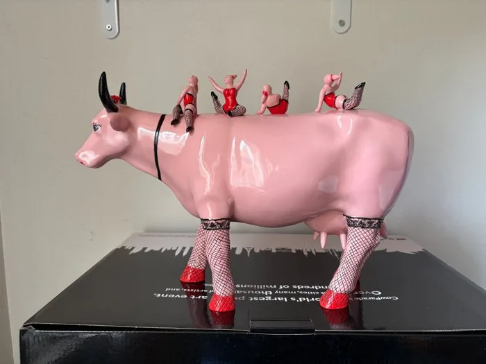 Cow Parade. Cowparade. Addicted to Love. Extra Large. XL. - Figurine - Poly Resin