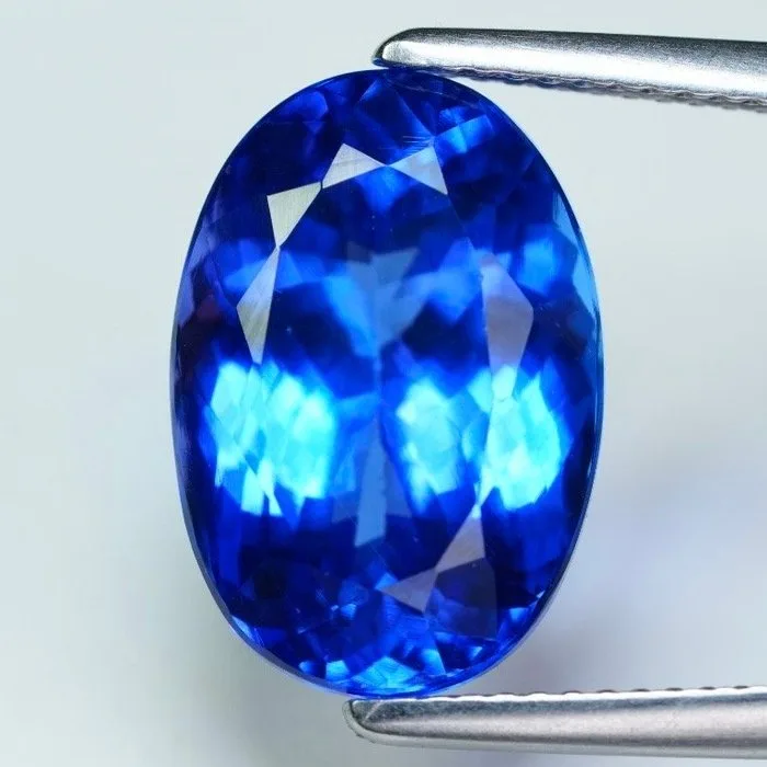 Tanzanite - 10.88 ct - Lotus Gemology - Statement Piece