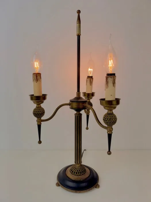 Table lamp - Elegant three-arm table candelabrum lamp in Empire style - Brass, Aluminium
