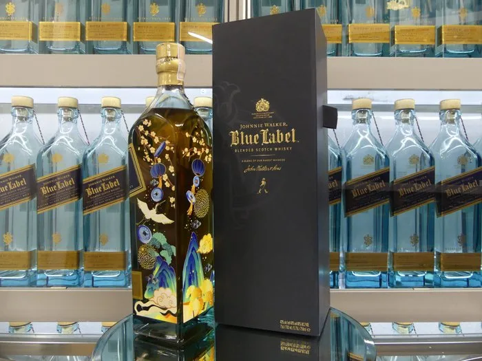 Johnnie Walker Blue Label Celebrating the Year Limited Edition Design from Vietnam - b. 2022 - 750ml