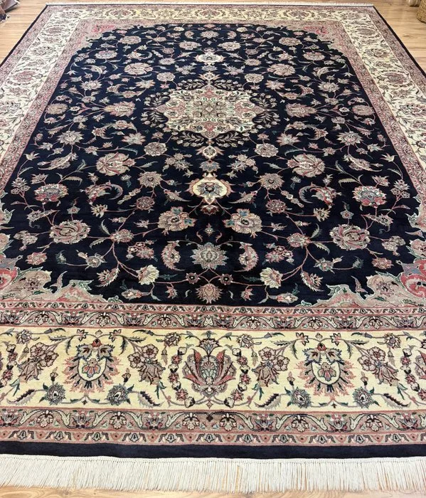 Tabriz - Rug - 3.8 m - 2.8 m - Medallion palace design!