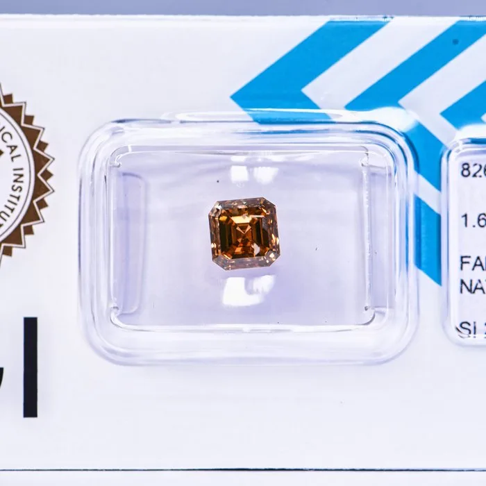 1 pcs Diamond (Natural coloured) - 1.62 ct - Emerald - Fancy deep Orange Yellow - SI2 - International Gemological Institute (IGI) - VG VG