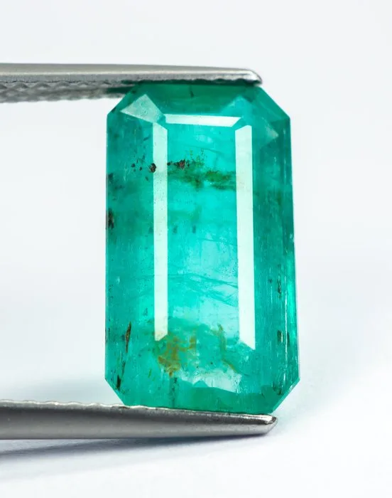 Emerald - 4.19 ct - Gem Report Antwerp (GRA) - Green (Minor Oil)