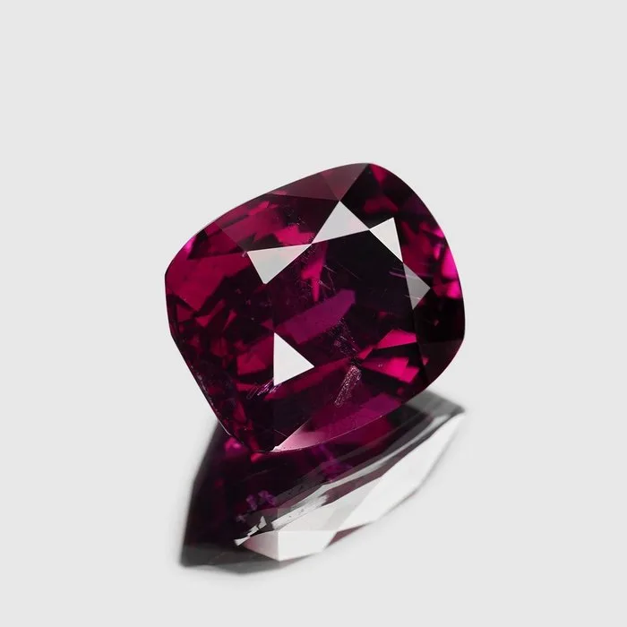 1 pcs Red Spinel - 5.90 ct - Lotus Gemology - Origin Vietnam No Heat