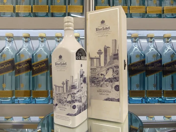 Johnnie Walker House Blue Label The Casks Edition Singapore Limited Edition Design Willows - b. 2018 - 1 Litre